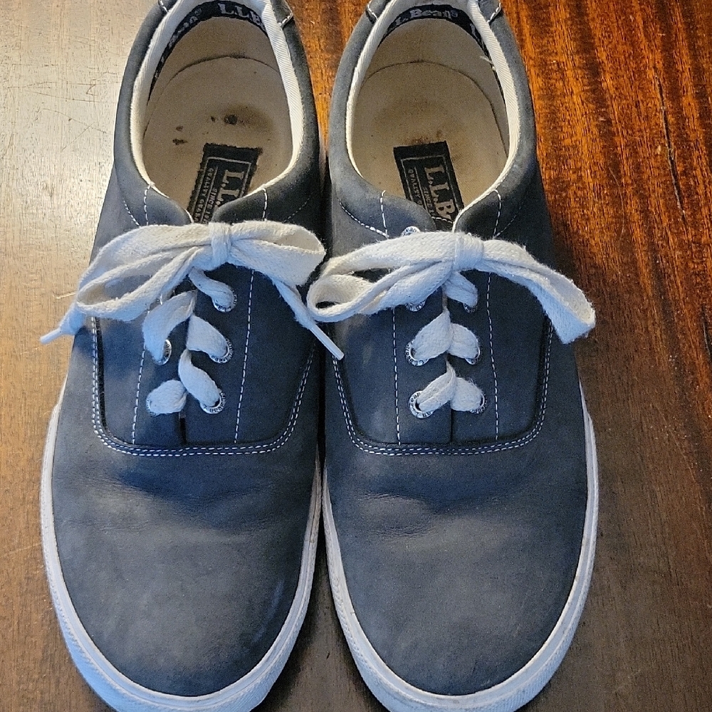 L.L. Bean Men's Charcoal Sneakers with White Laces Su